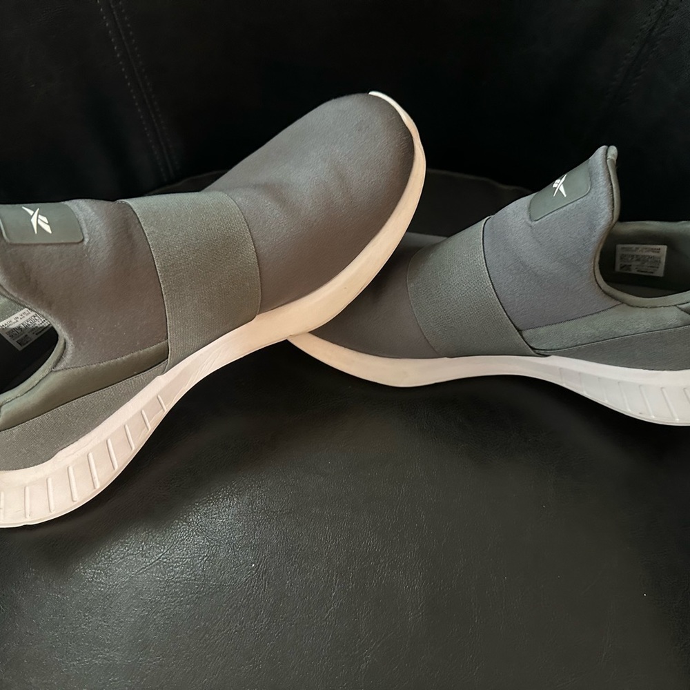 Reebok women’s slip on shoes - Picture 2 of 4